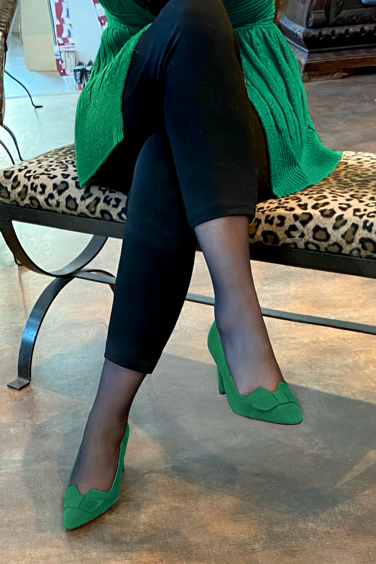 Emerald green women's dress pumps, with a knot on the front. Tapered toe. High kitten heels. Worn view - Florence KOOIJMAN